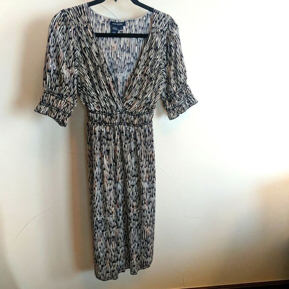 Max Edition V-neck dress - Picture 2 of 9